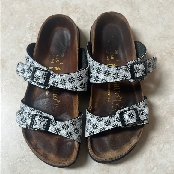 Women’s size 7 Black and White Sandals - Picture 2 of 6